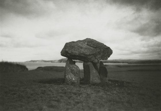 kenro-izu-sacred-places-in-camera-galerie