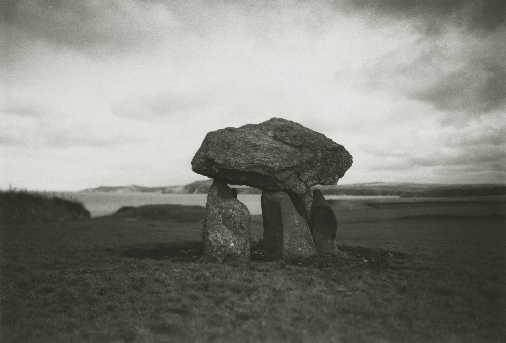 kenro-izu-sacred-places-in-camera-galerie