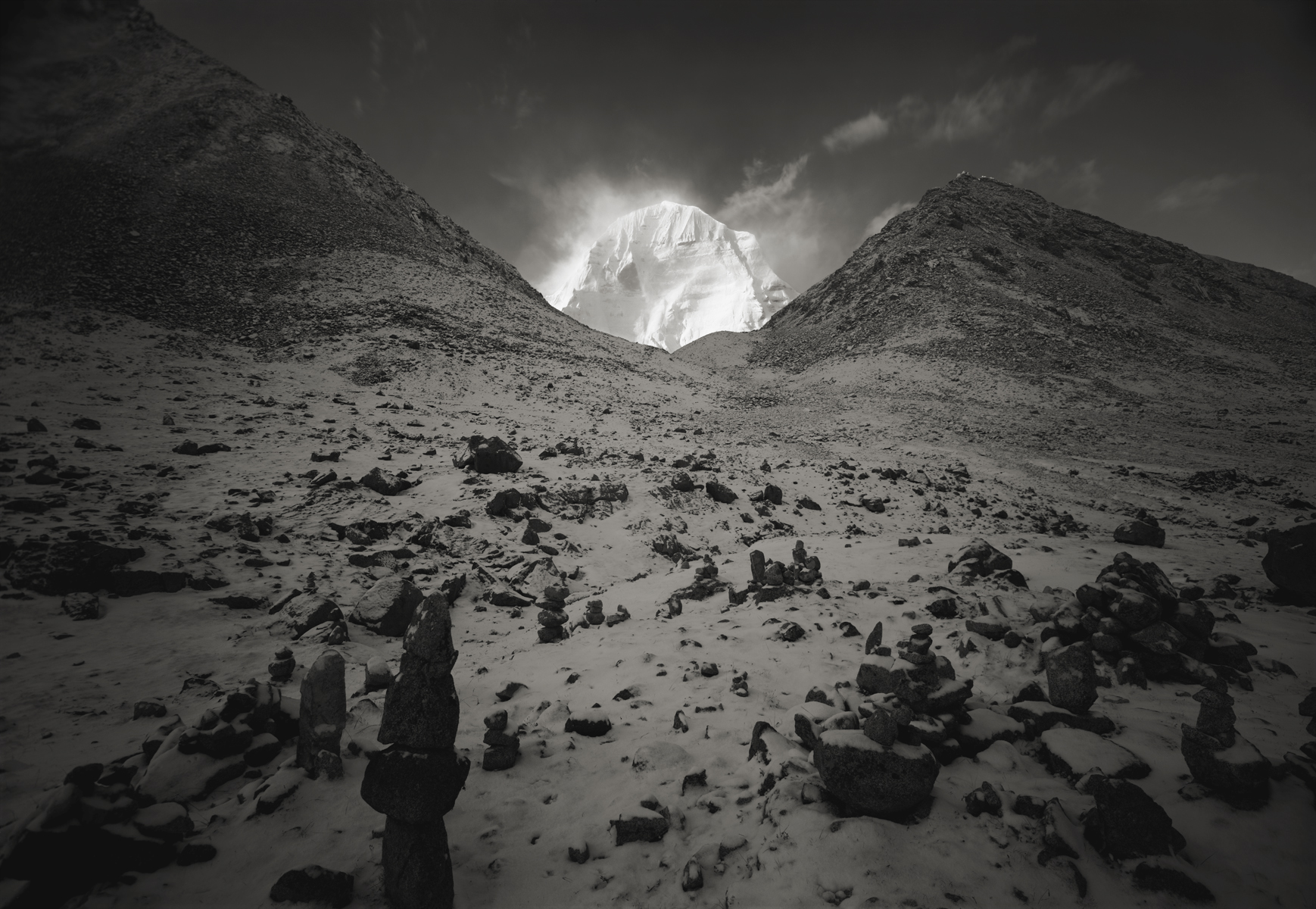 kenro-izu-sacred-places-in-camera-galerie