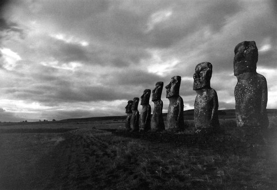 kenro-izu-sacred-places-in-camera-galerie