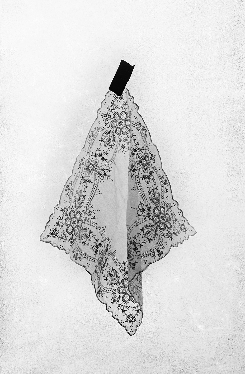 alexandra-catiere-white-handkerchief-galerie-in-camera